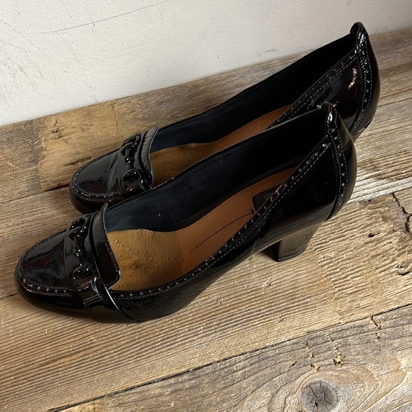 Clarks artesian black patent leather loafer style heels. Size 9.5. EUC - Picture 4 of 6